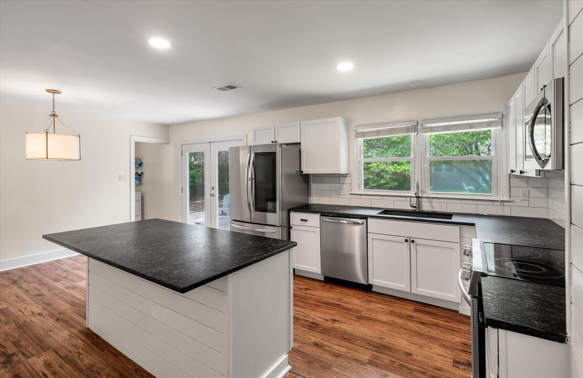 1842 Gippy Lane