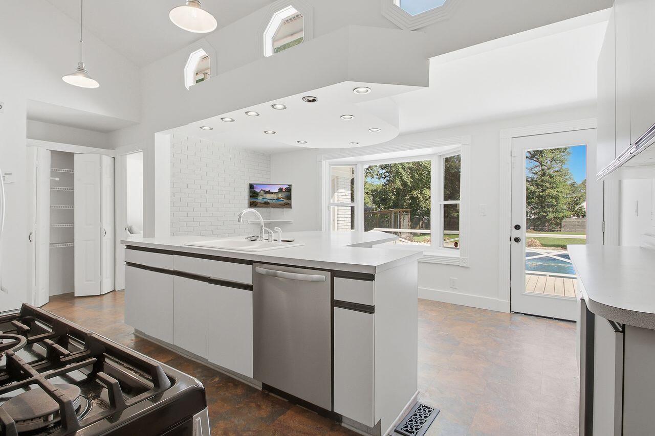 1410 N Edgewater Drive