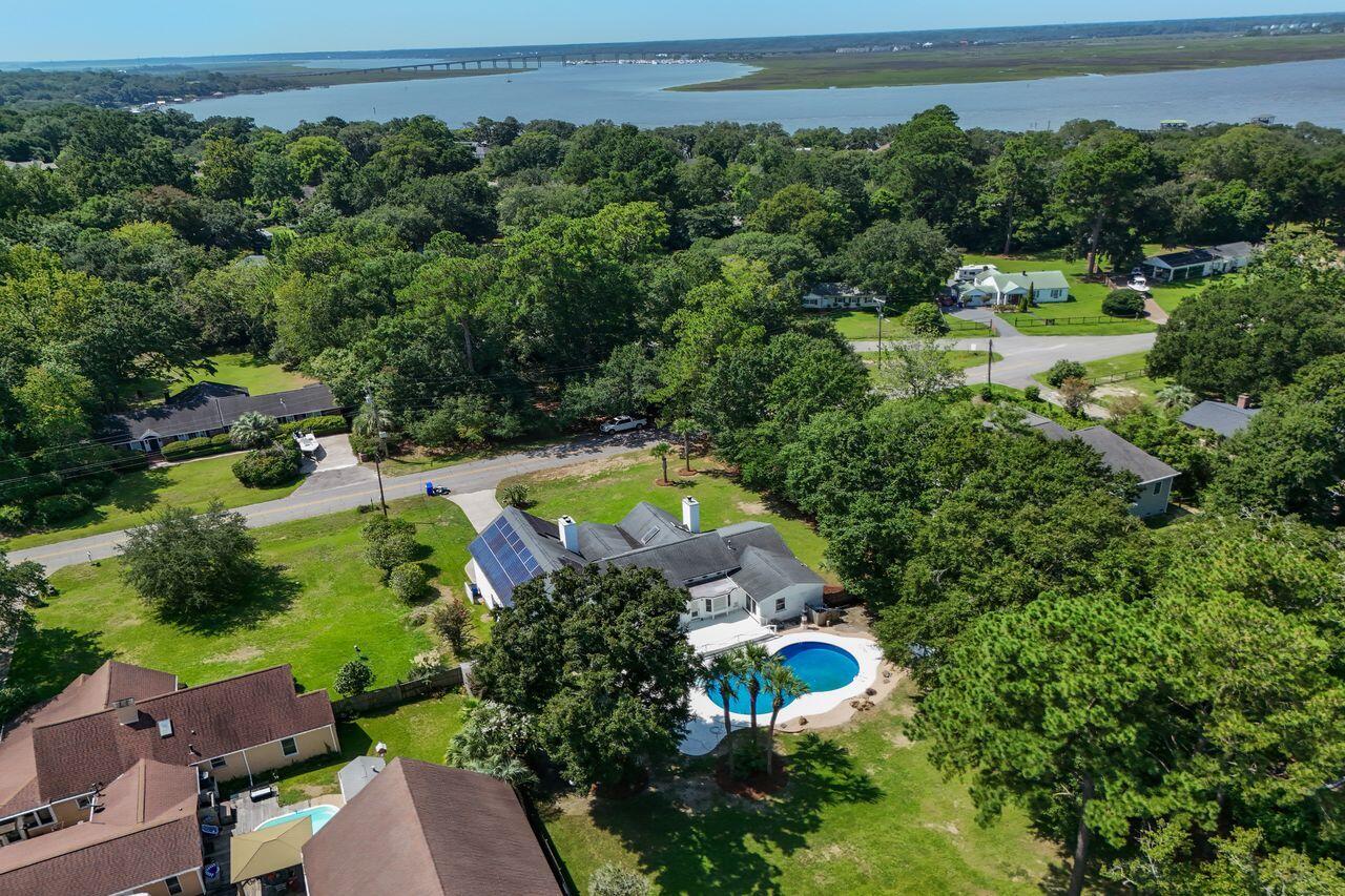 1410 N Edgewater Drive