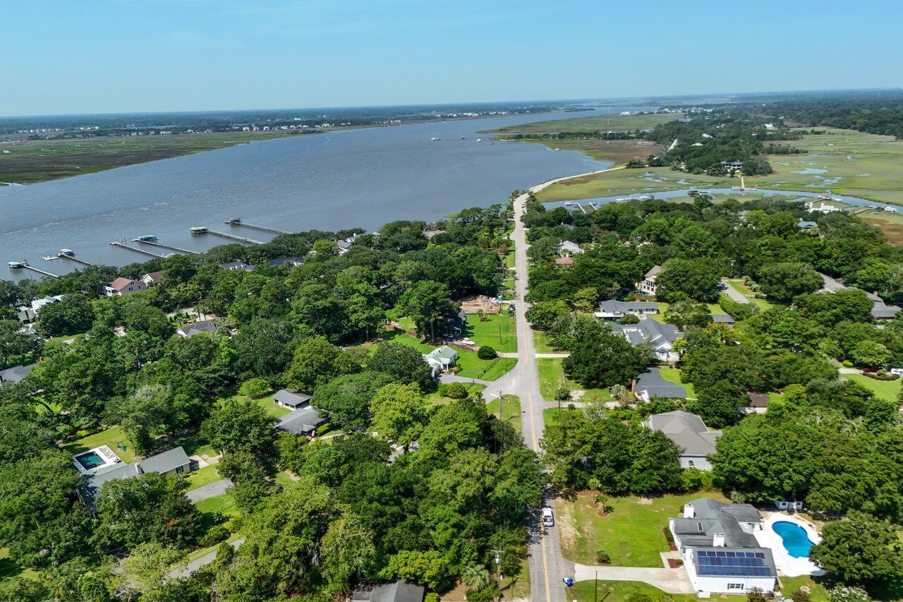 1410 N Edgewater Drive