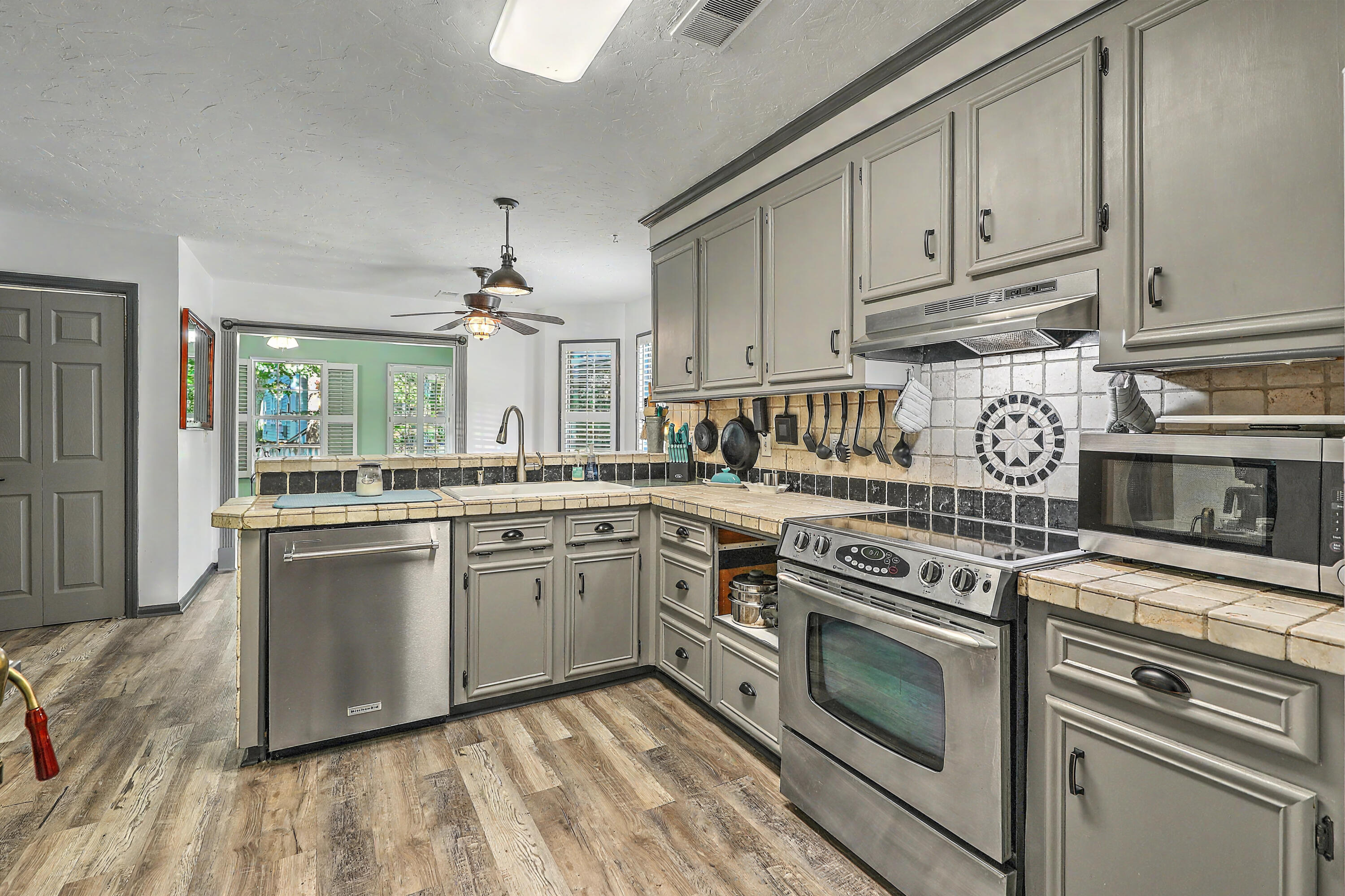 306 Black Oak Boulevard