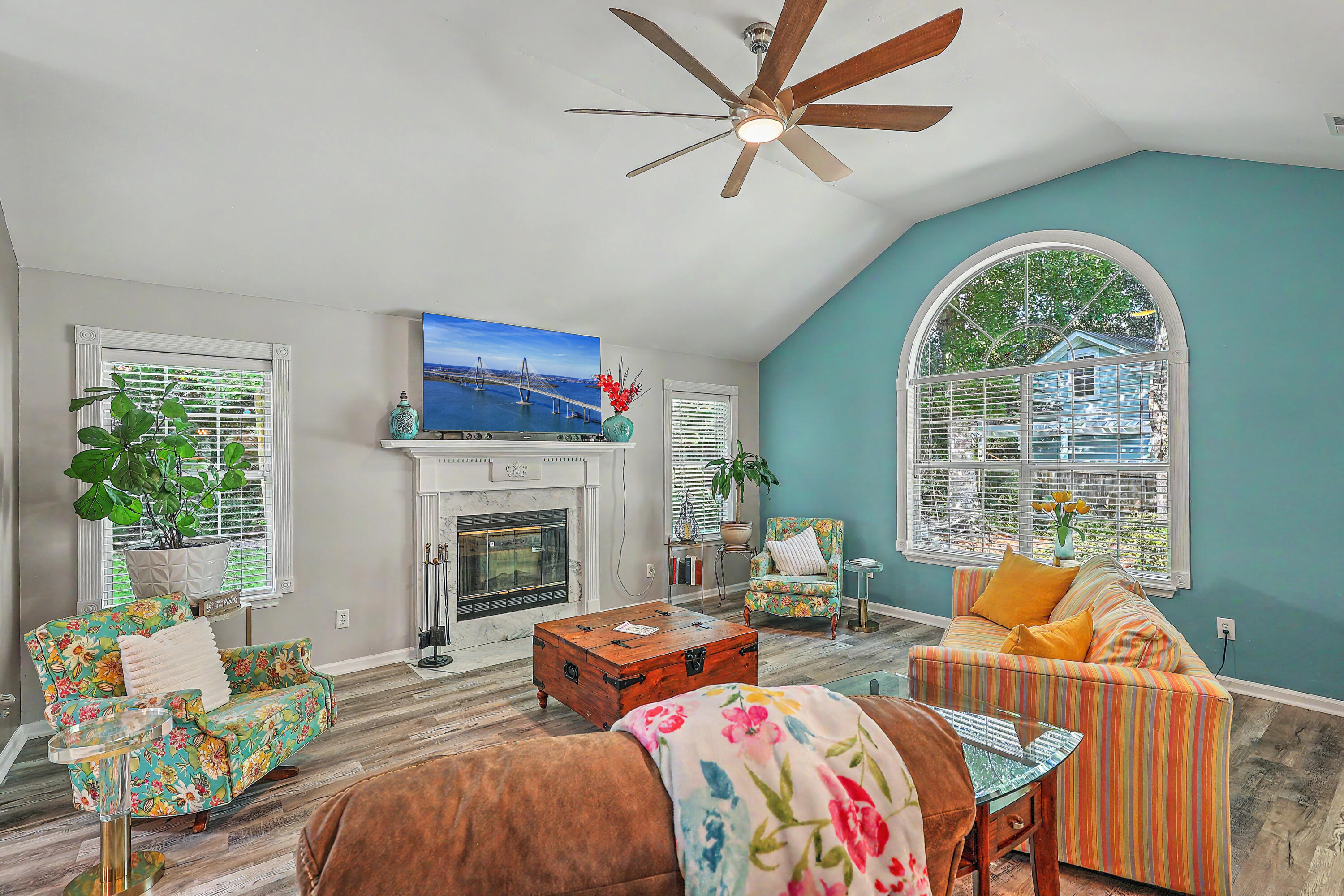 306 Black Oak Boulevard