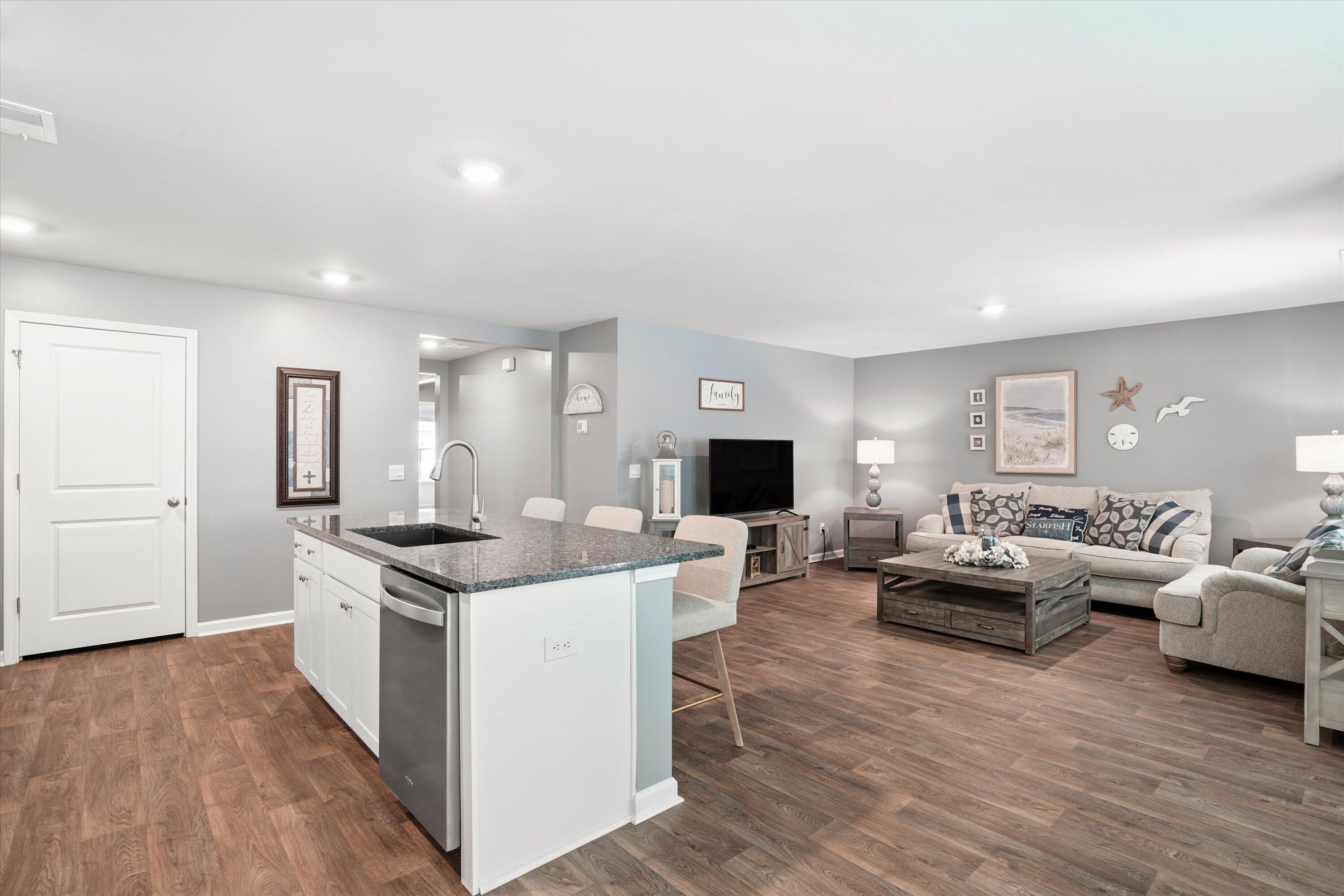 385 Spruce Ivy Street