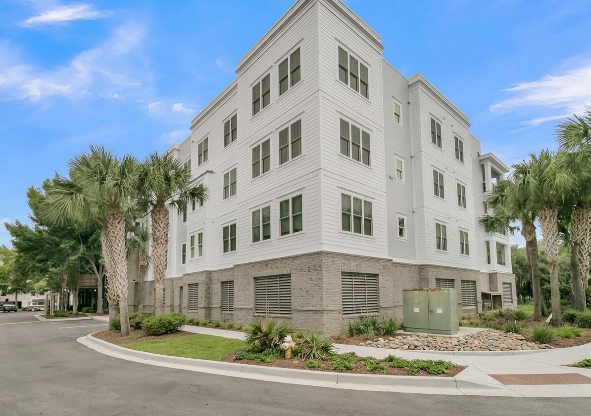 200 River Landing Drive Unit 107h