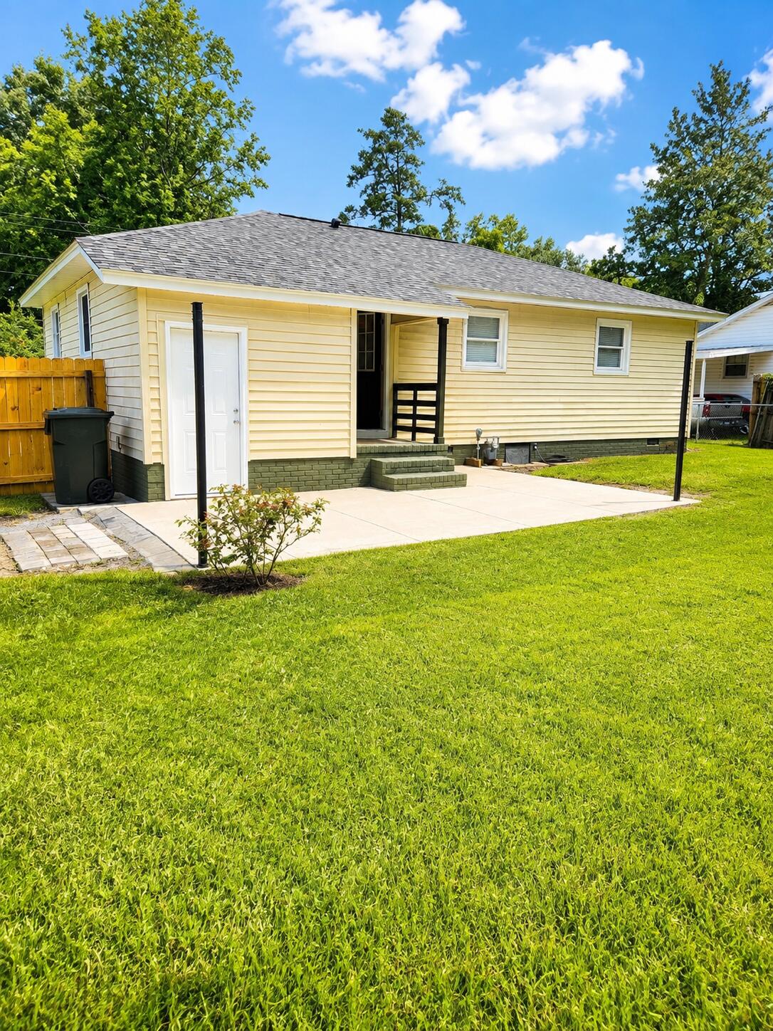 221 Farm Road