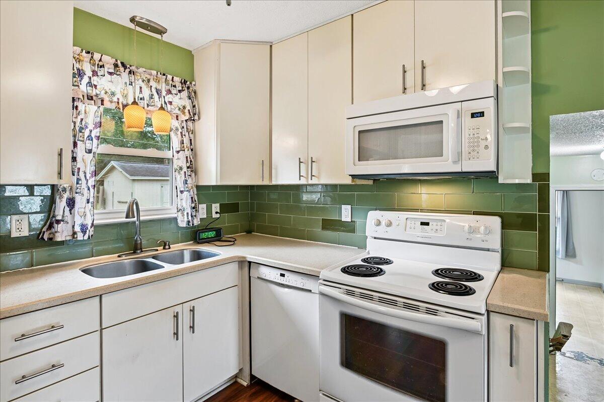 1263 Honeysuckle Lane