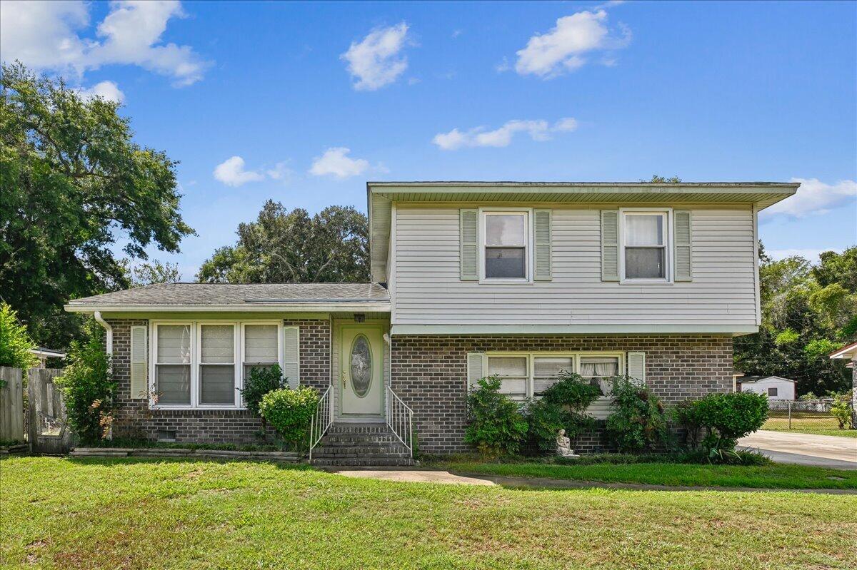 1263 Honeysuckle Lane
