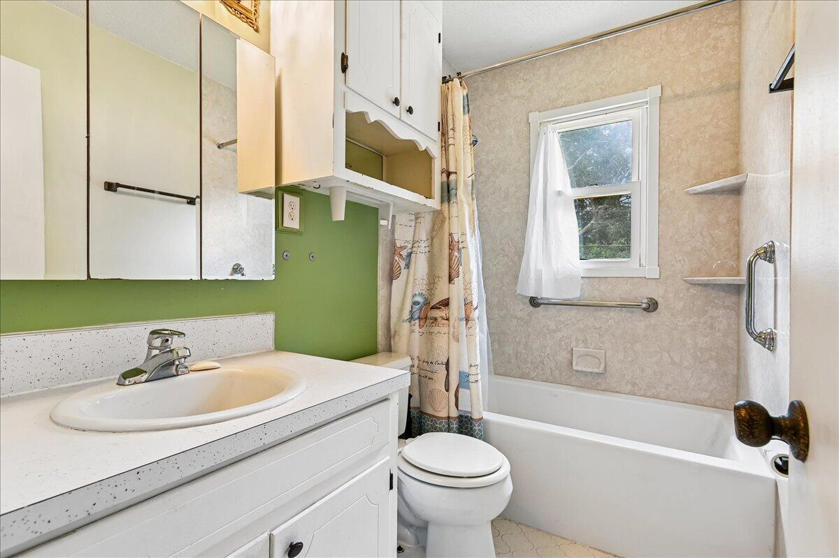 1263 Honeysuckle Lane