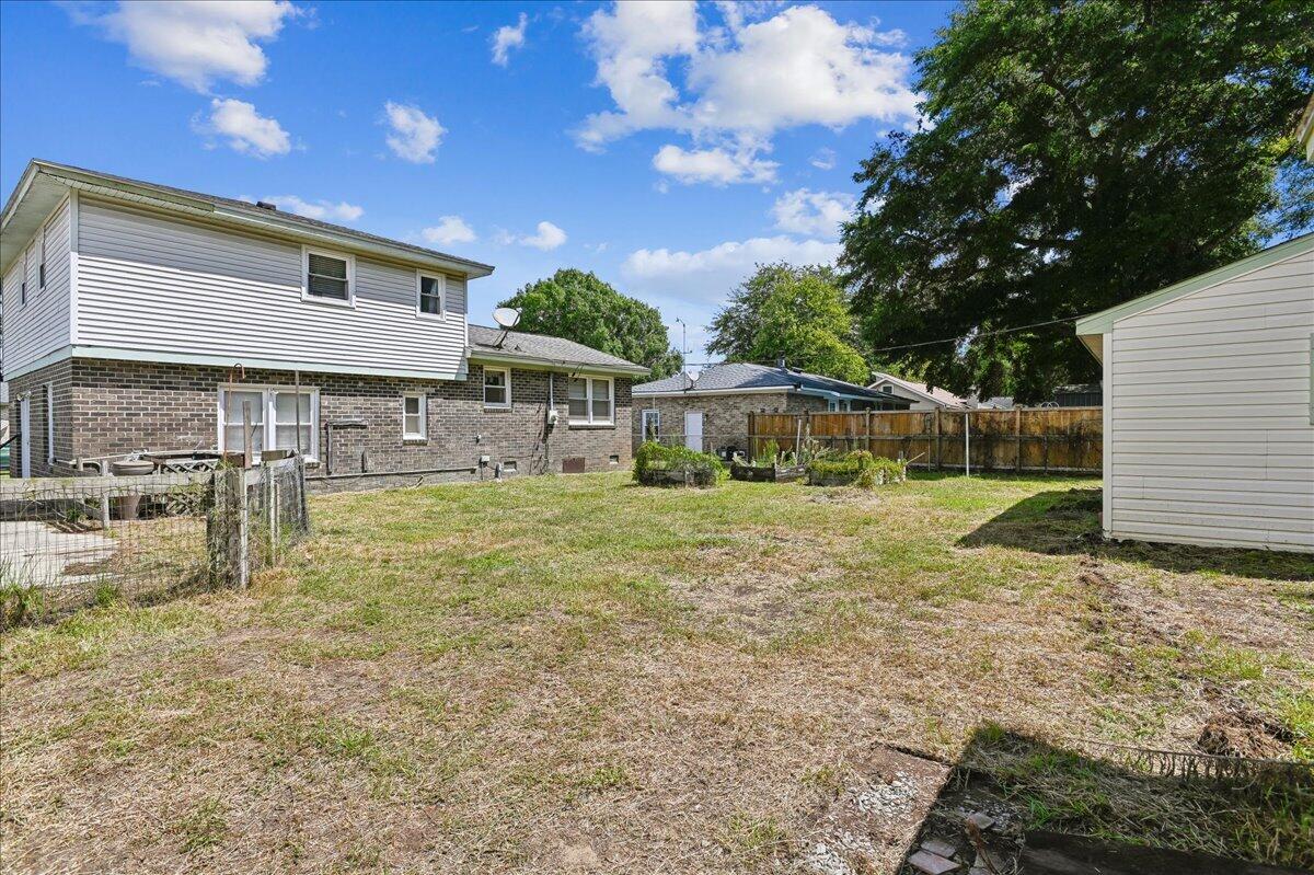 1263 Honeysuckle Lane
