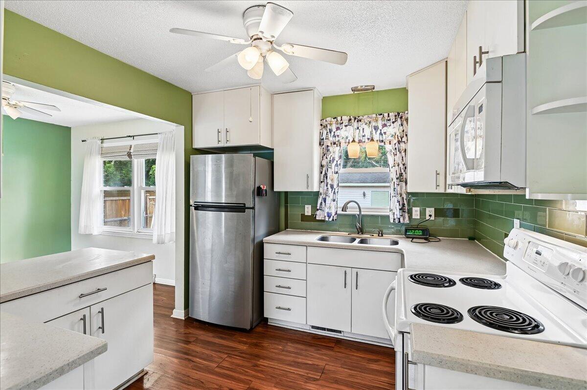 1263 Honeysuckle Lane
