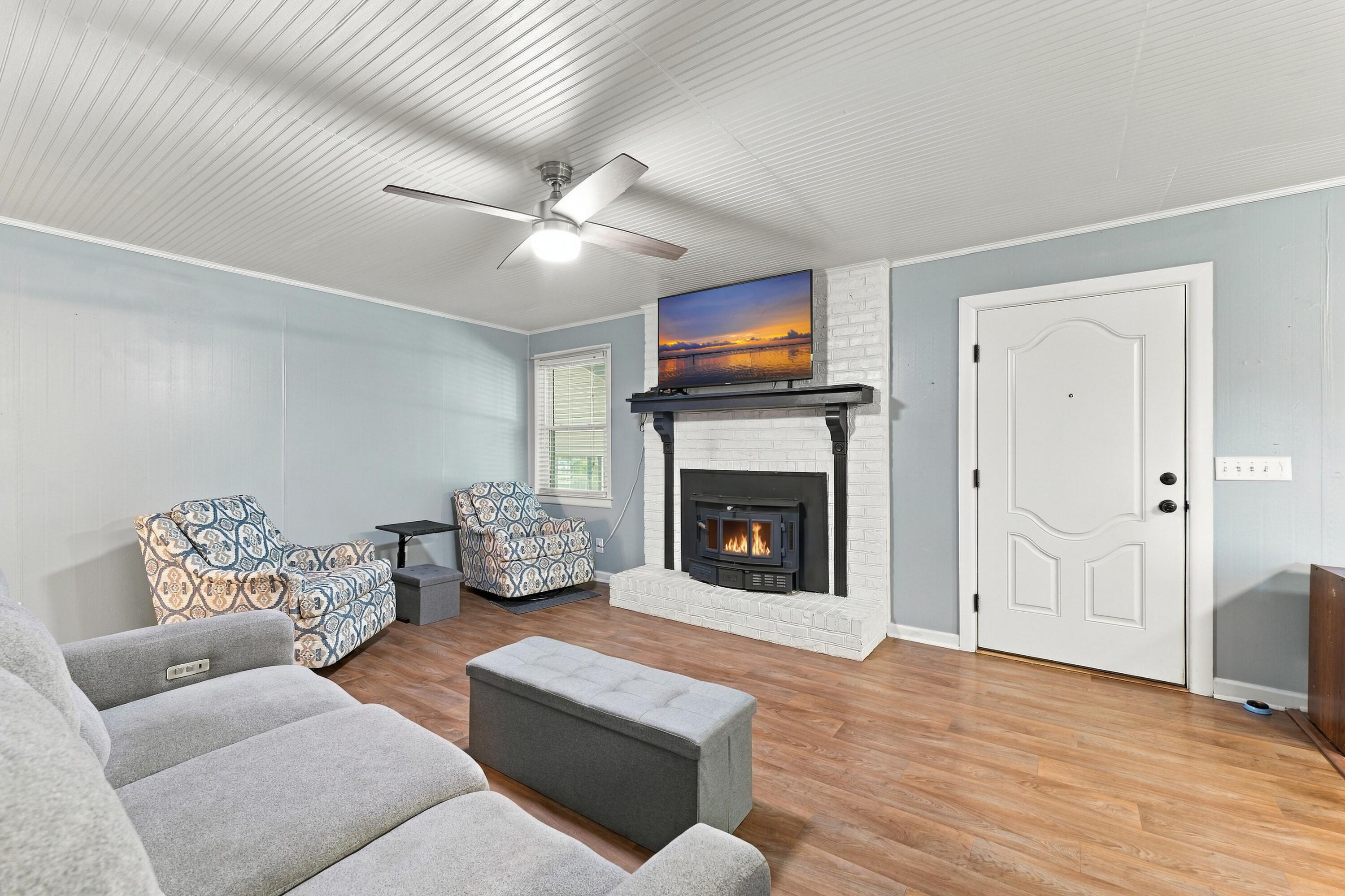 1922 S Live Oak Drive