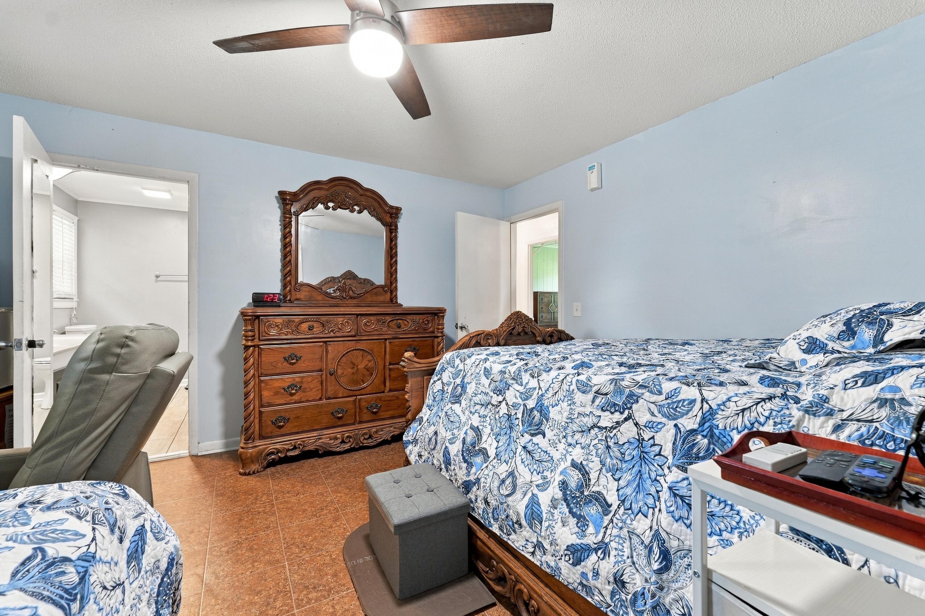 1922 S Live Oak Drive