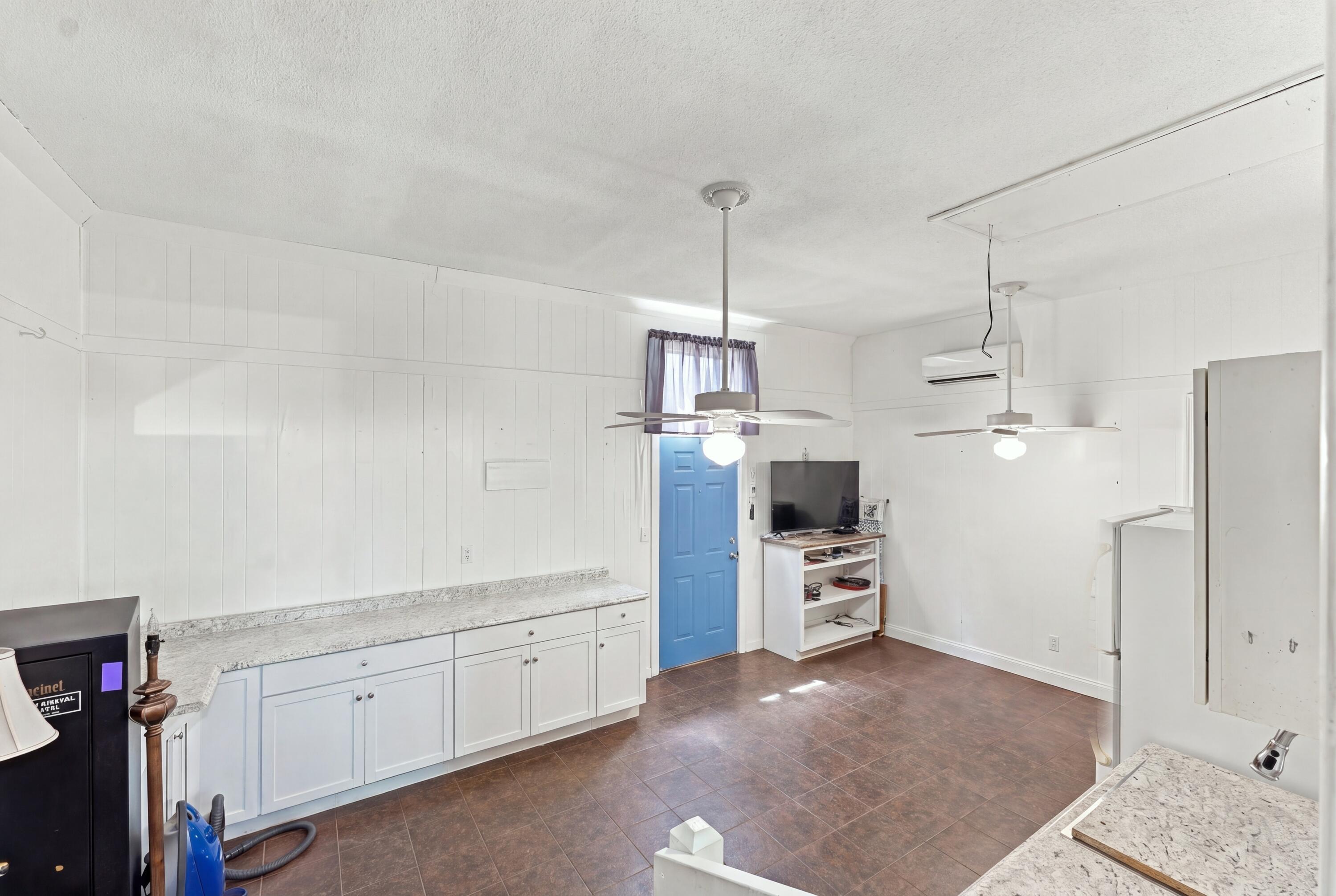 1922 S Live Oak Drive
