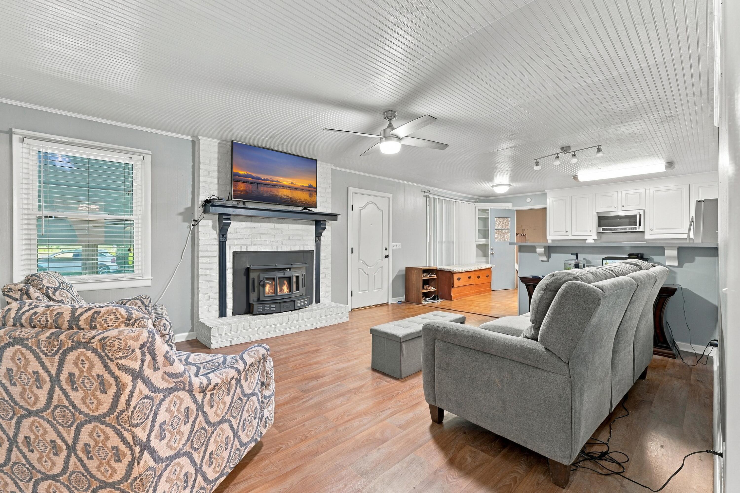 1922 S Live Oak Drive