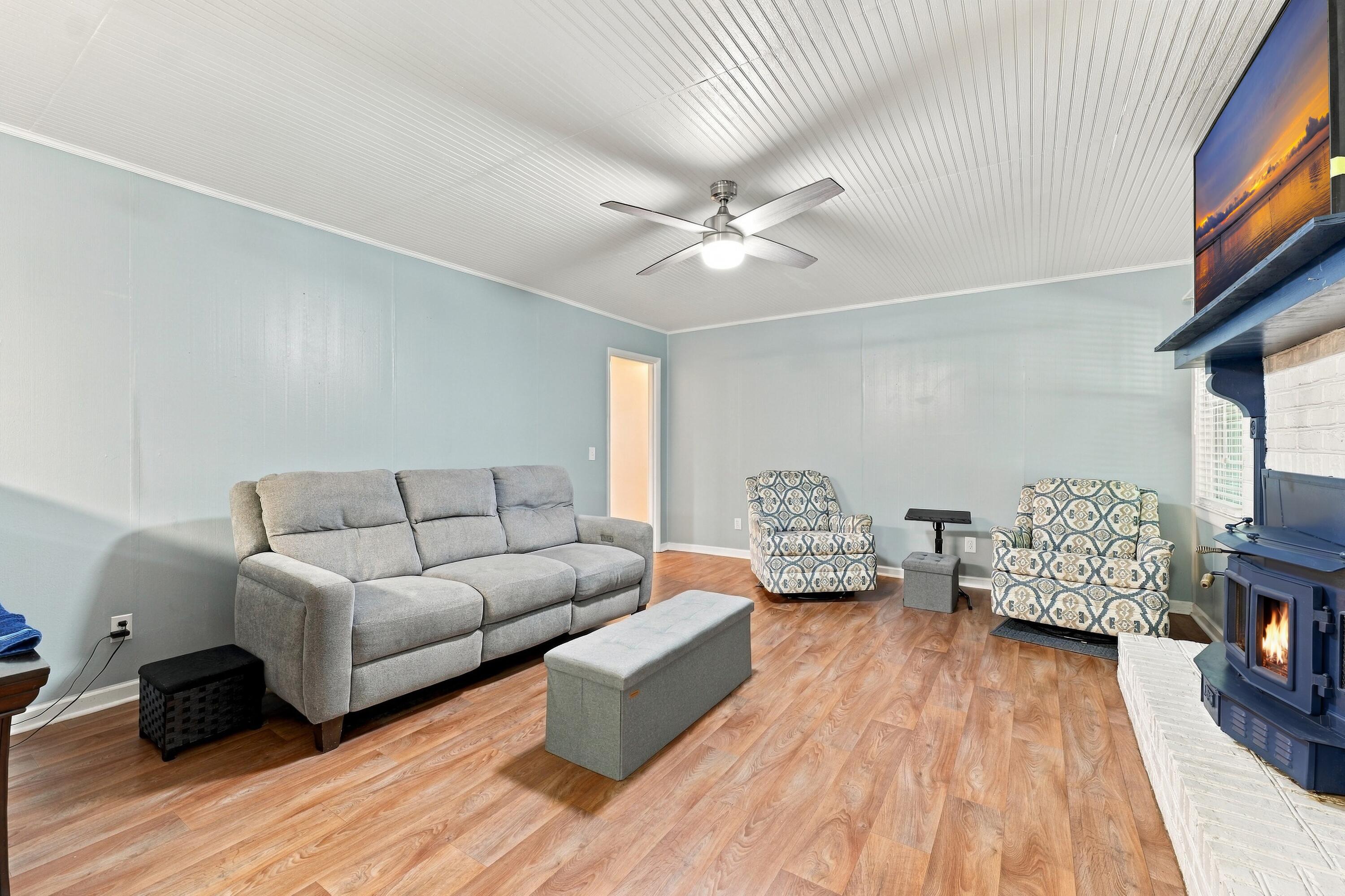 1922 S Live Oak Drive