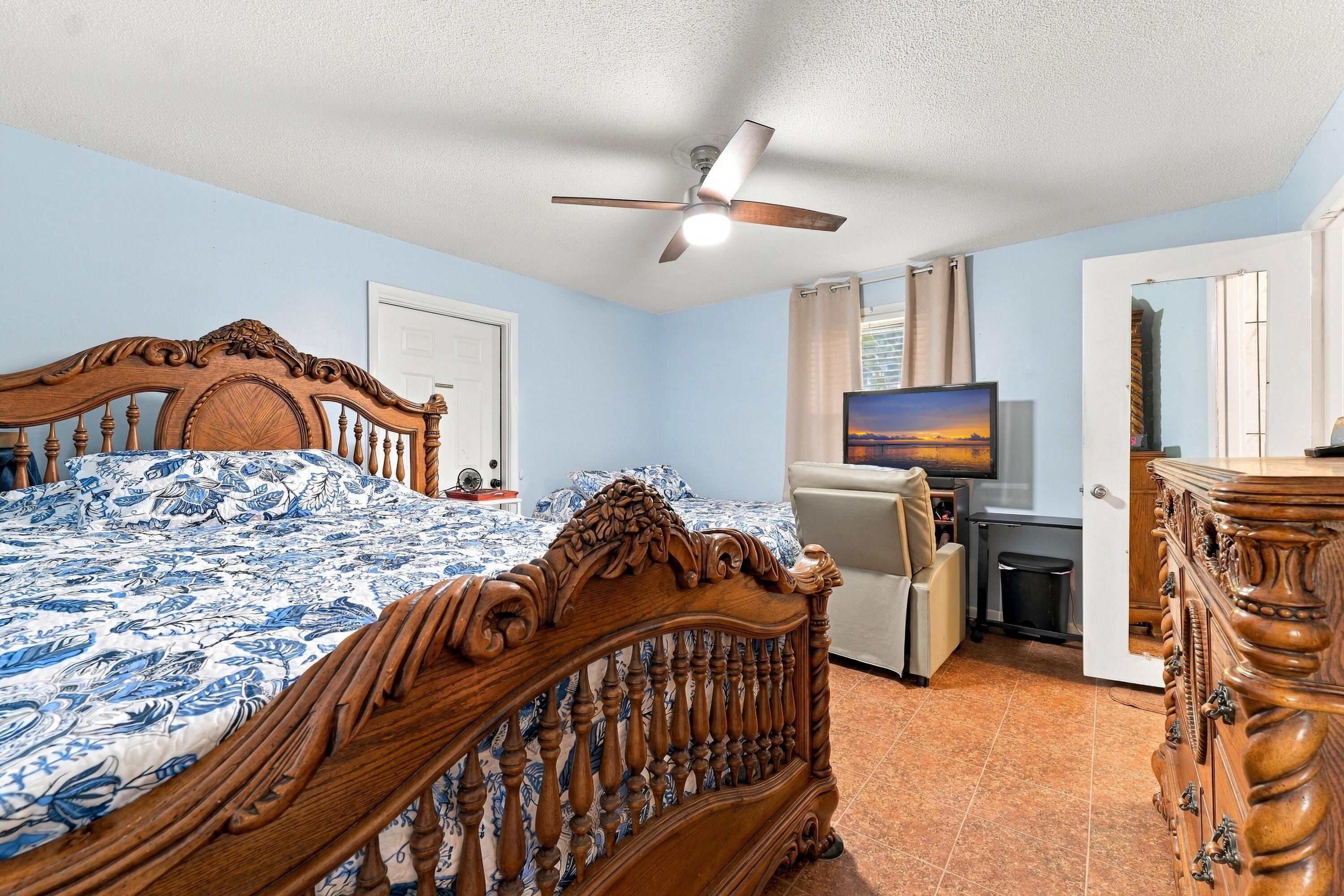 1922 S Live Oak Drive