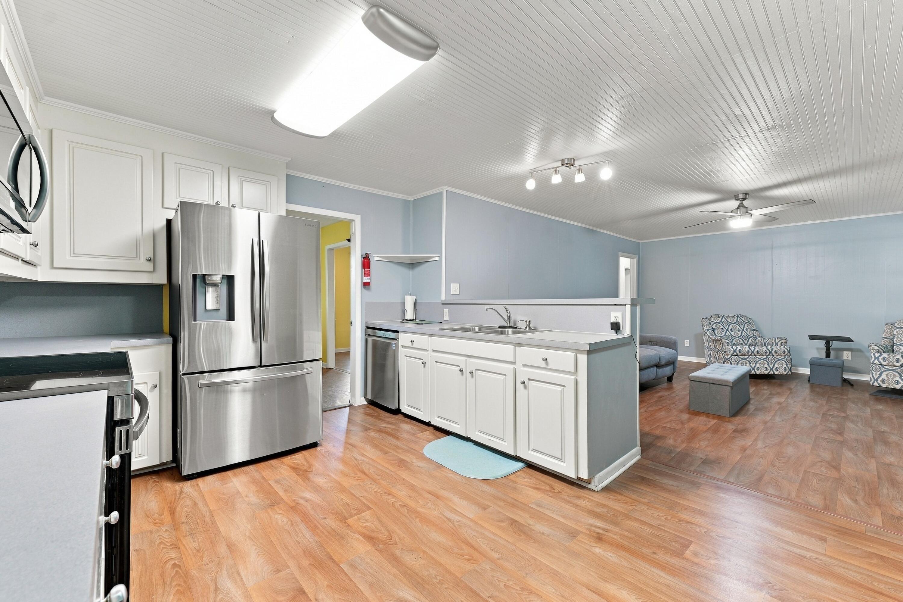 1922 S Live Oak Drive