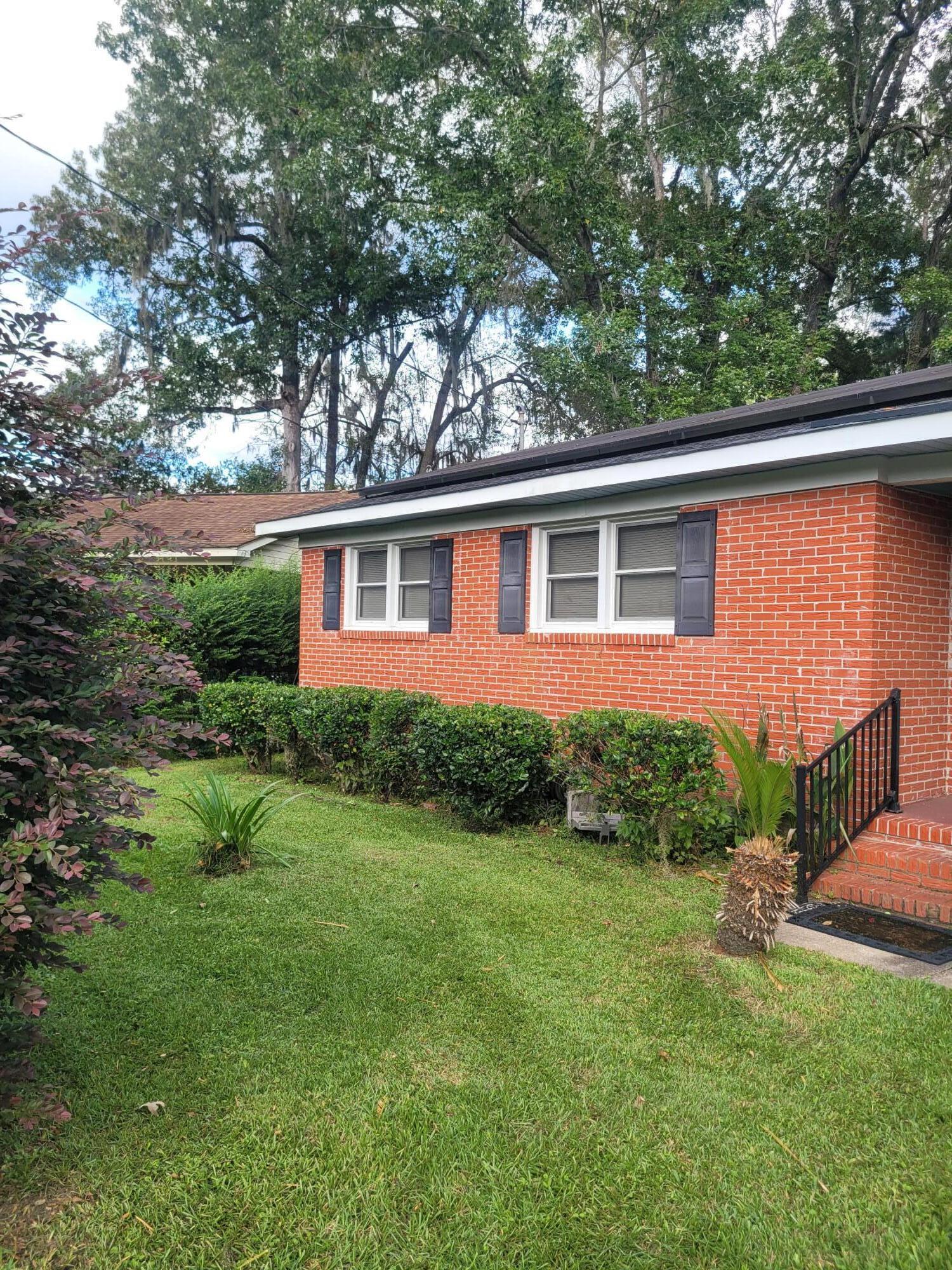 1823 Jaywood Circle