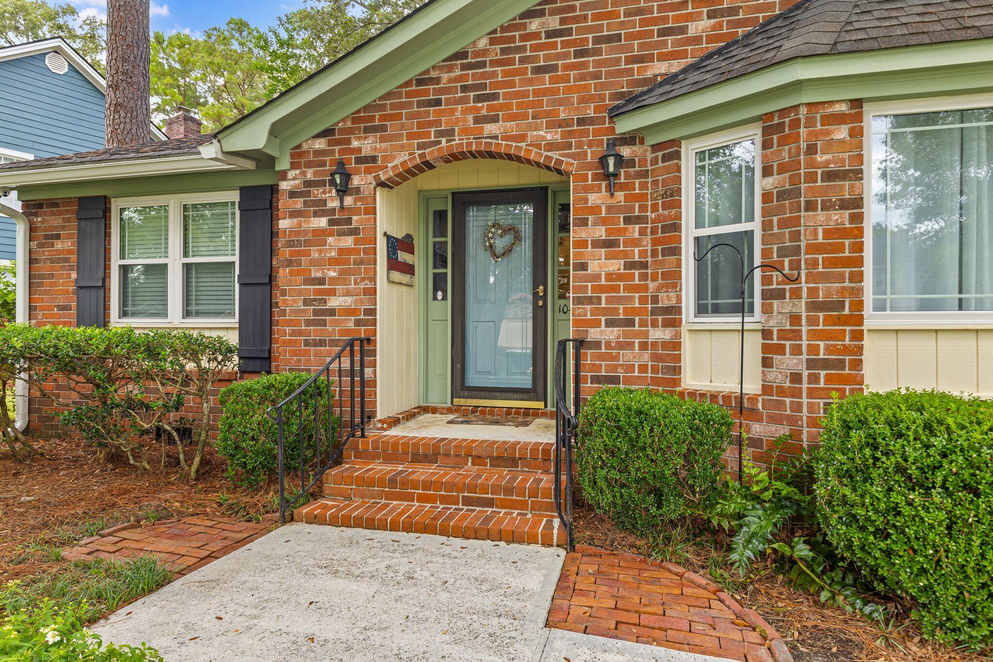 104 Sweetbriar Road