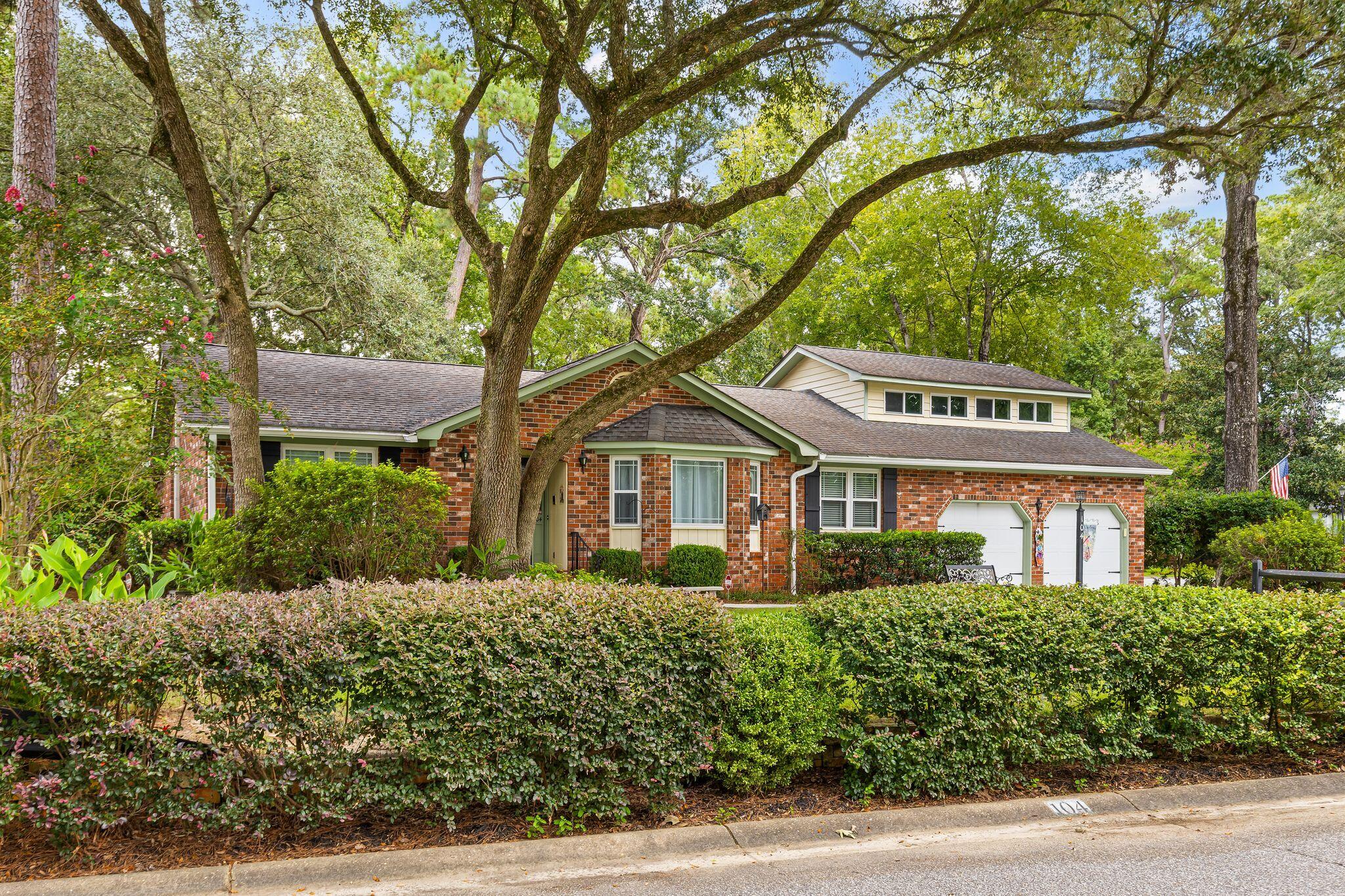 104 Sweetbriar Road