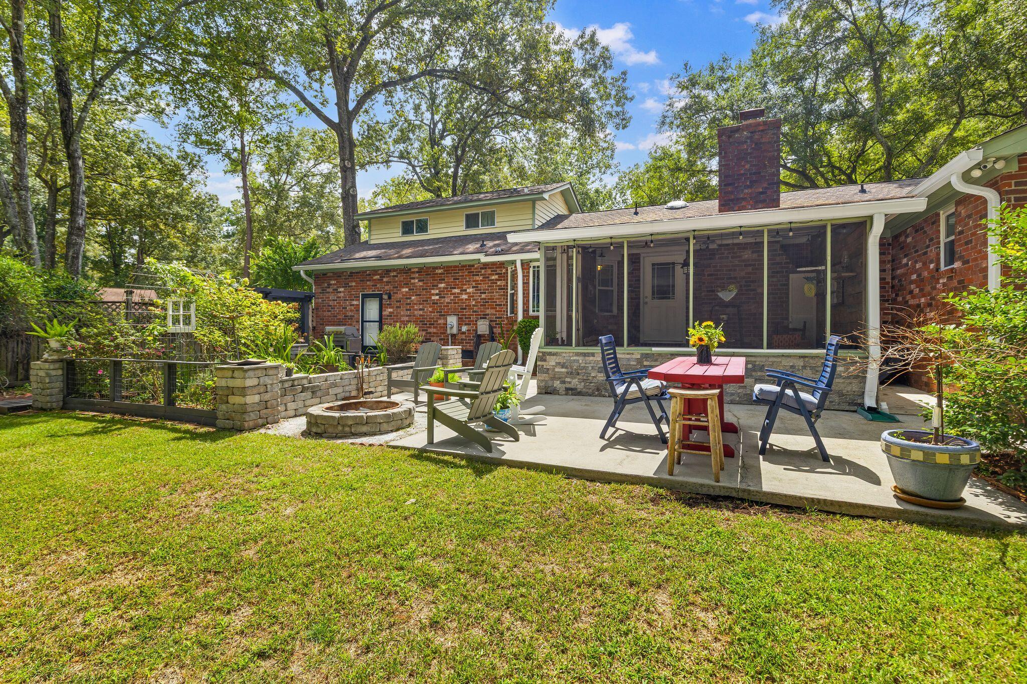 104 Sweetbriar Road