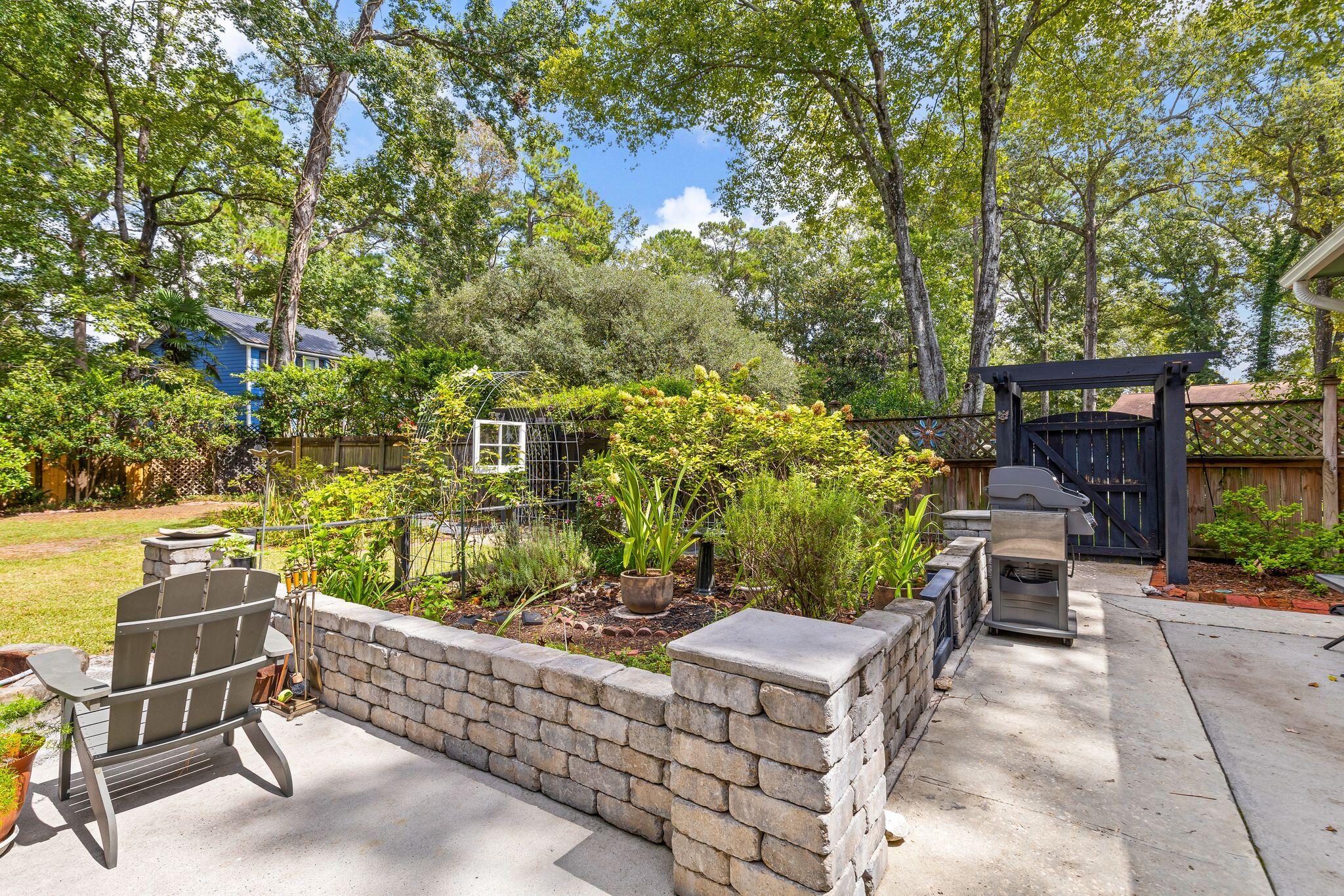 104 Sweetbriar Road