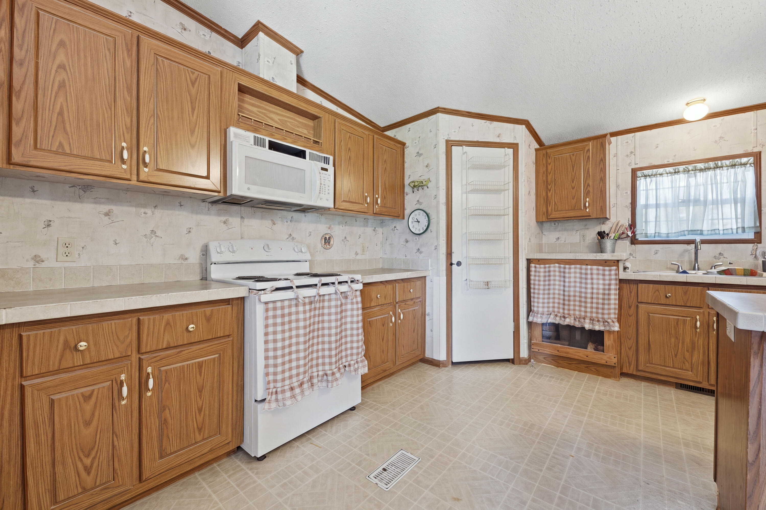 182 Hillcrest Drive