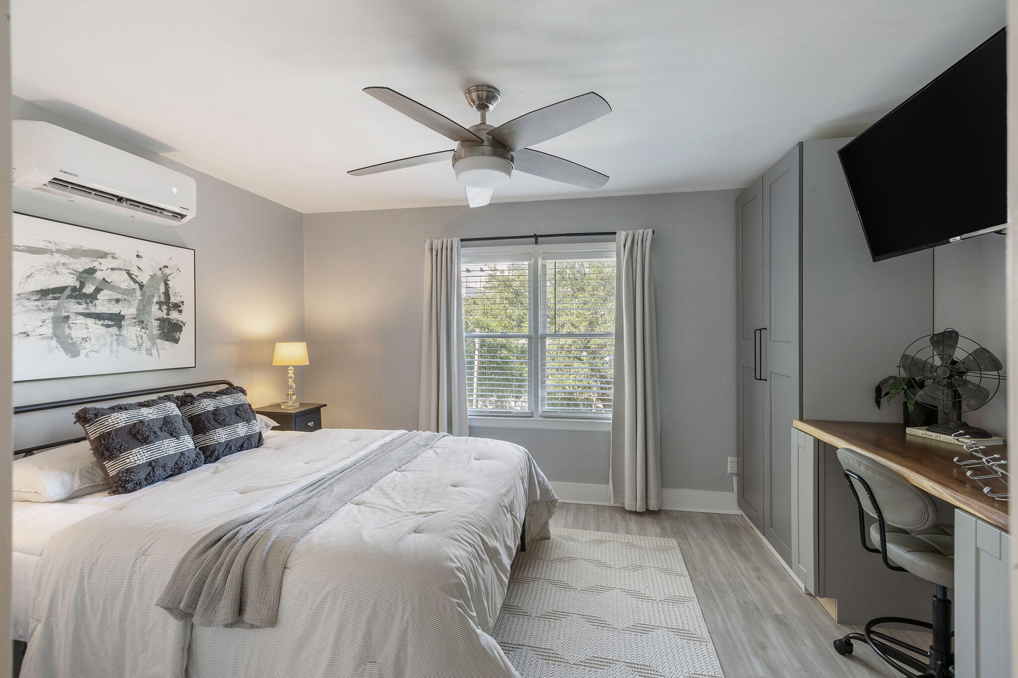 9 1/2 Halsey Street