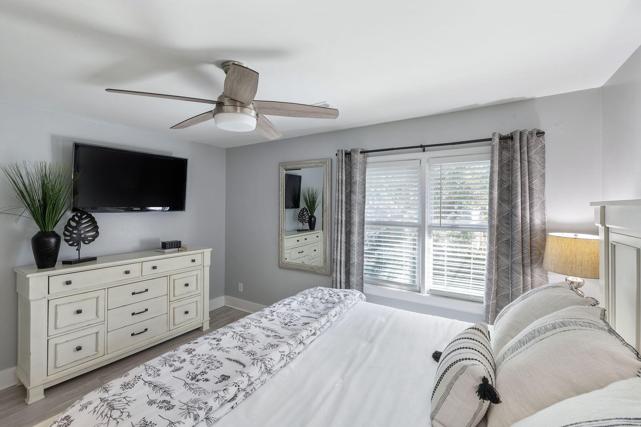 9 1/2 Halsey Street