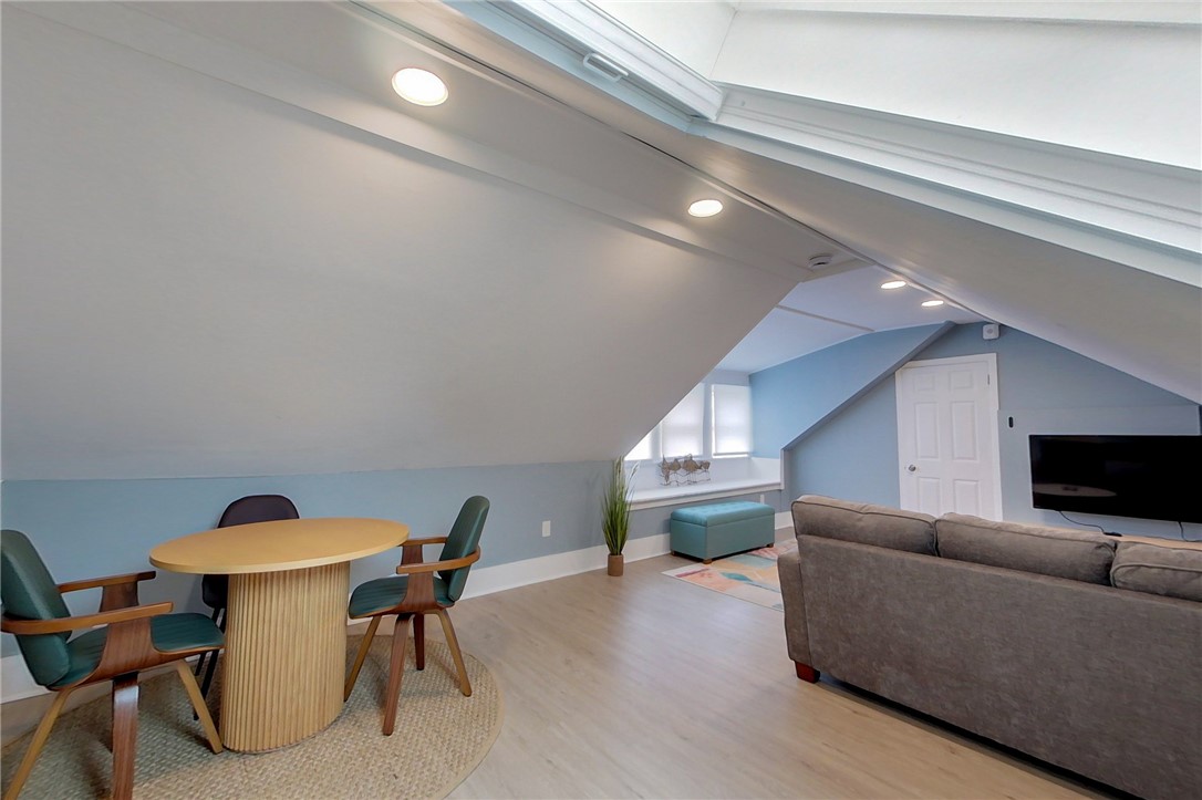 382 Spring Street 3
