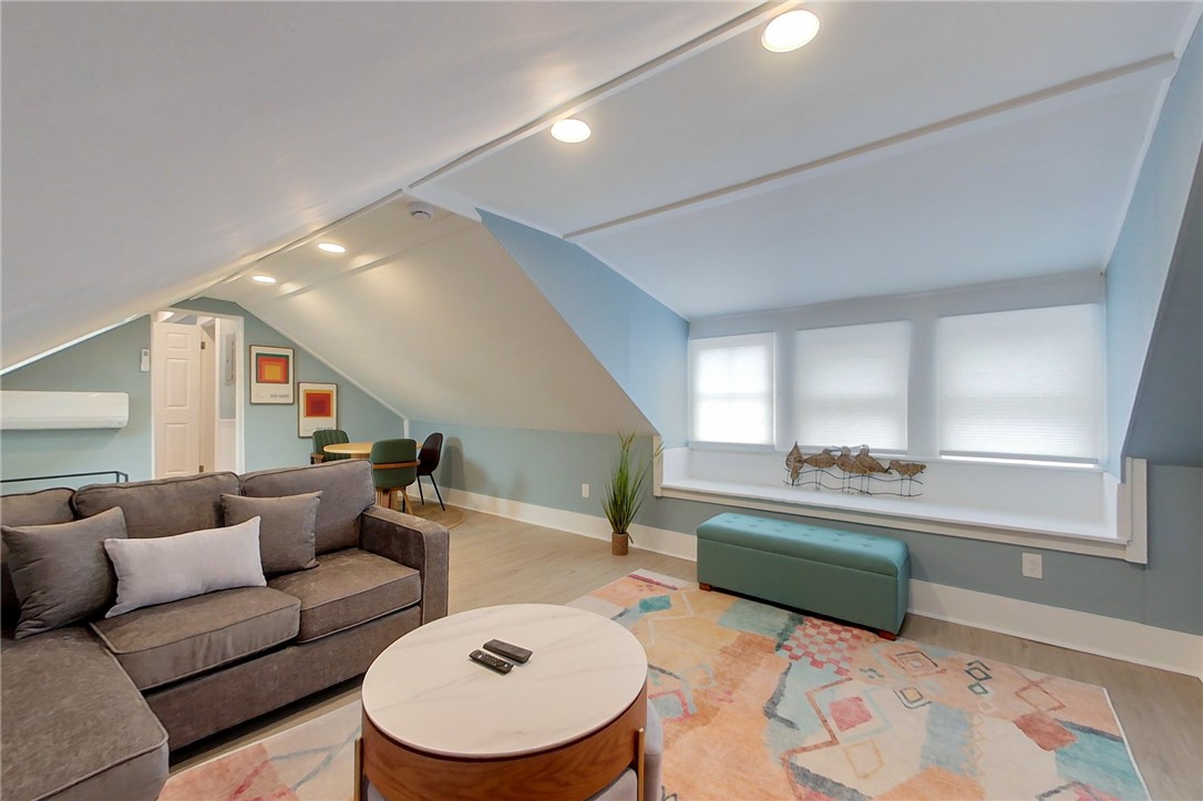 382 Spring Street 3