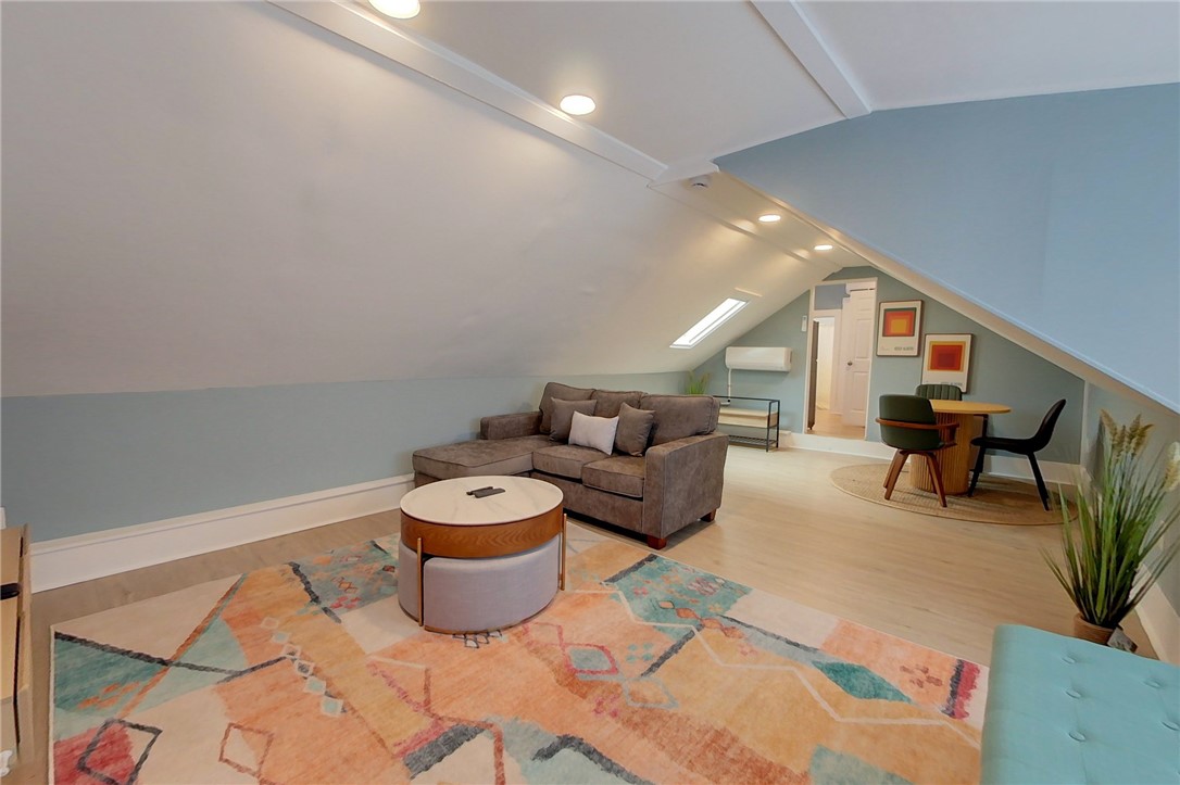 382 Spring Street 3