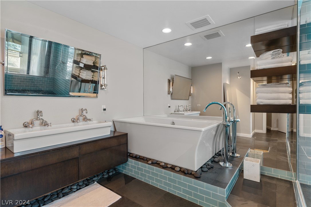 4575 Dean Martin Drive 2912
