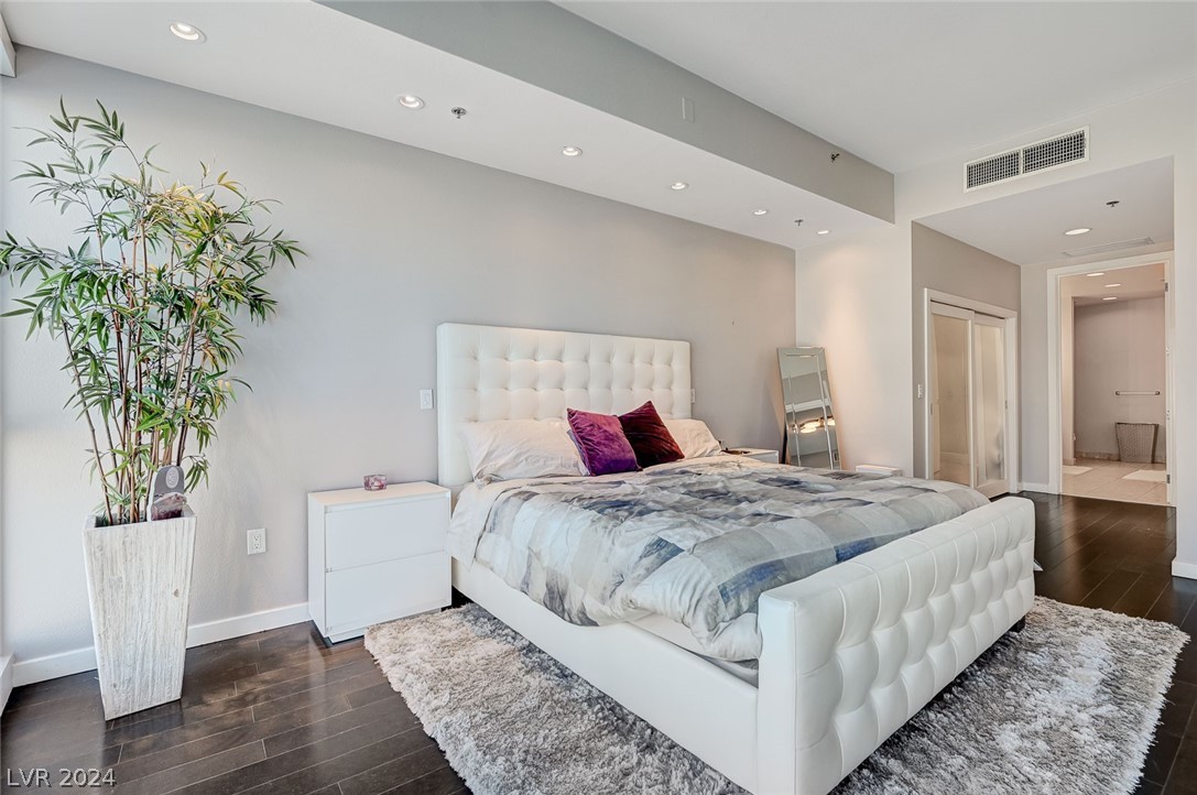 4525 Dean Martin Drive 1107