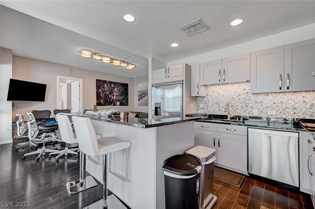 4525 Dean Martin Drive 1107