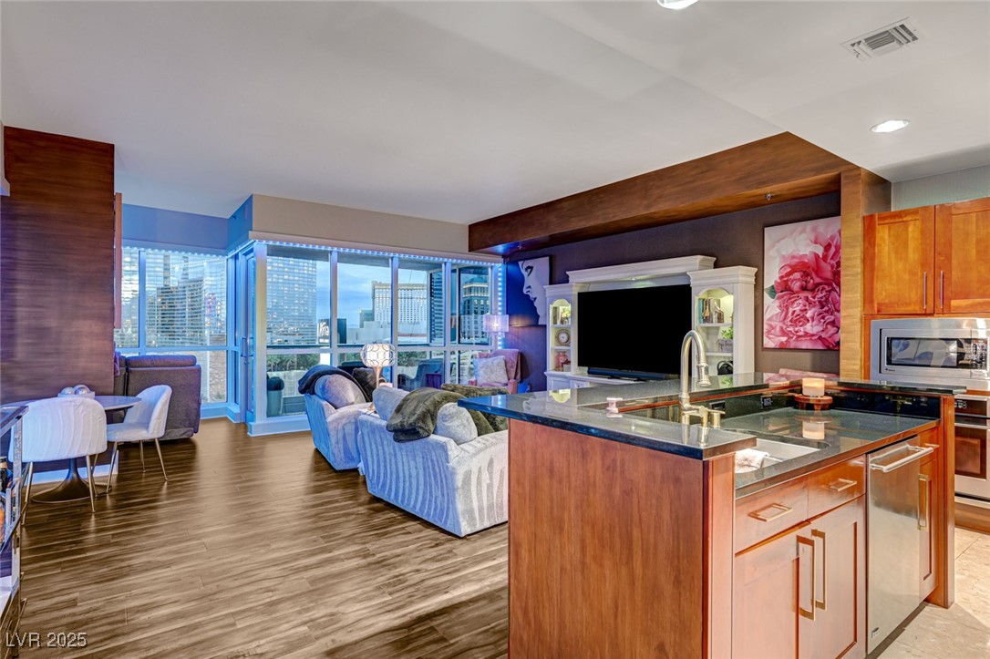 4525 Dean Martin Drive 1100
