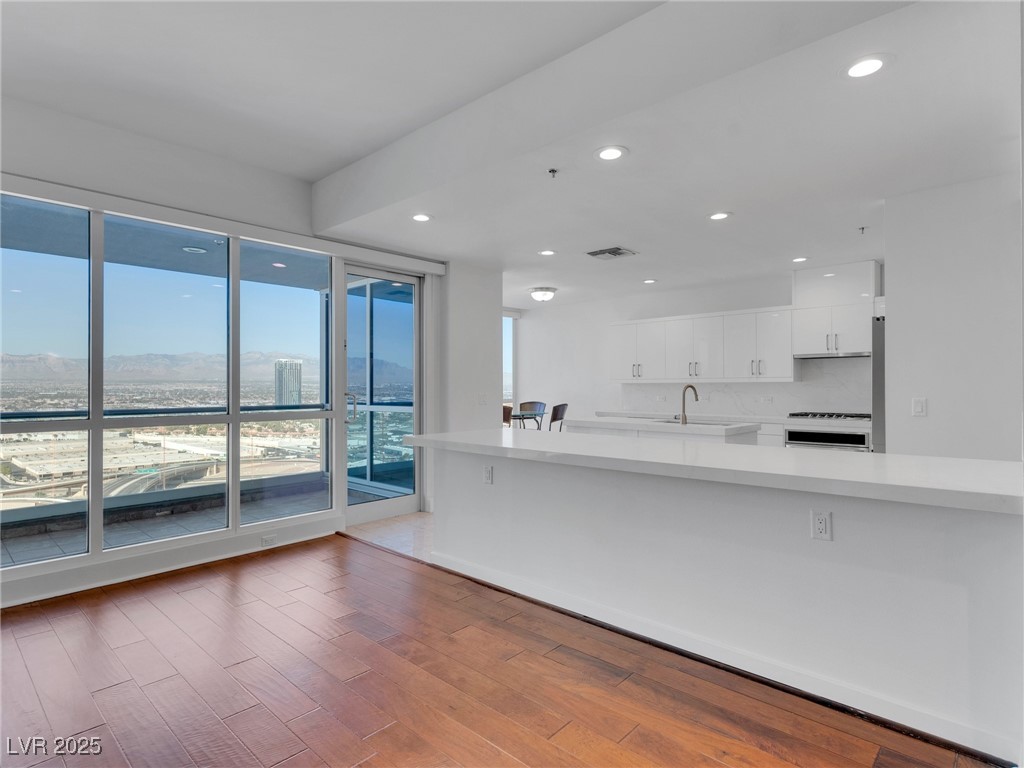 4525 Dean Martin Drive 3006
