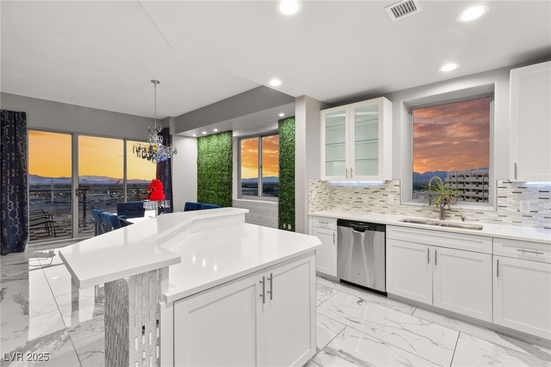 8255 South Las Vegas Boulevard 913