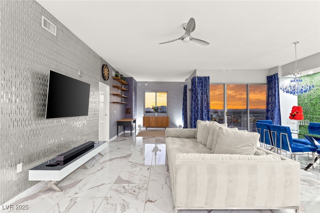 8255 South Las Vegas Boulevard 913