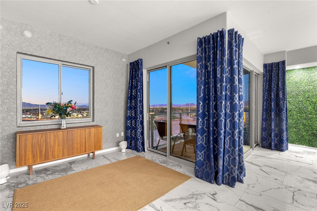 8255 South Las Vegas Boulevard 913