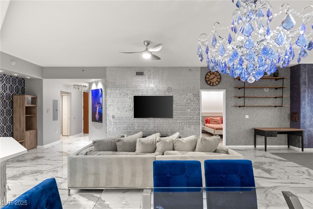 8255 South Las Vegas Boulevard 913