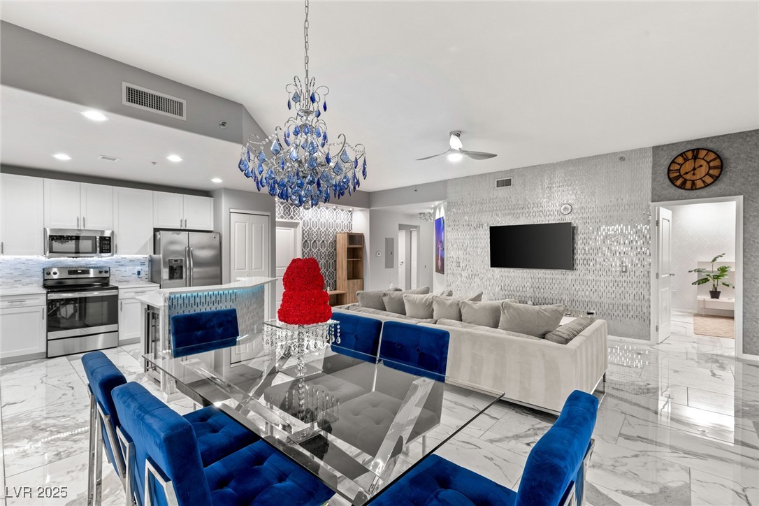 8255 South Las Vegas Boulevard 913