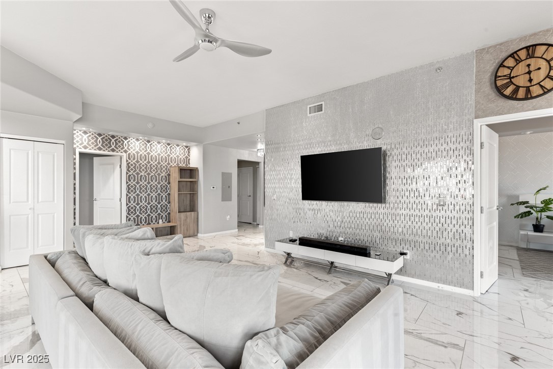 8255 South Las Vegas Boulevard 913