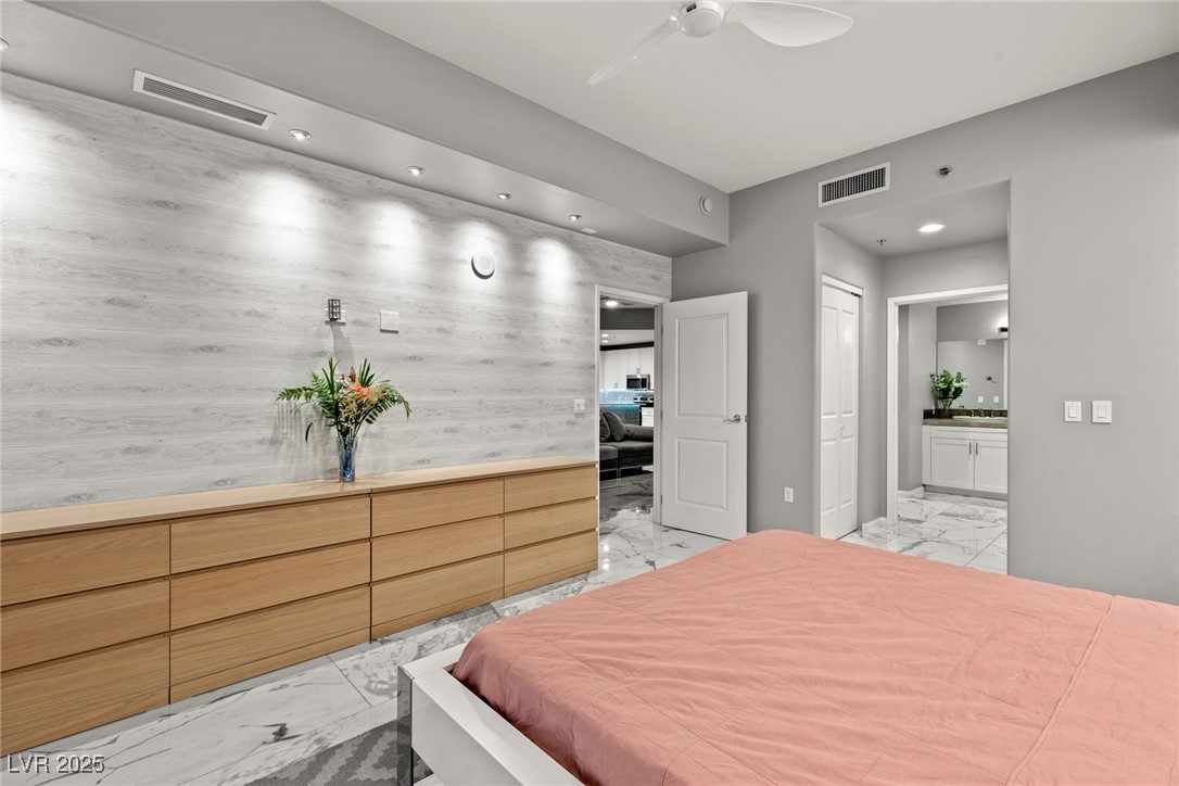 8255 South Las Vegas Boulevard 913