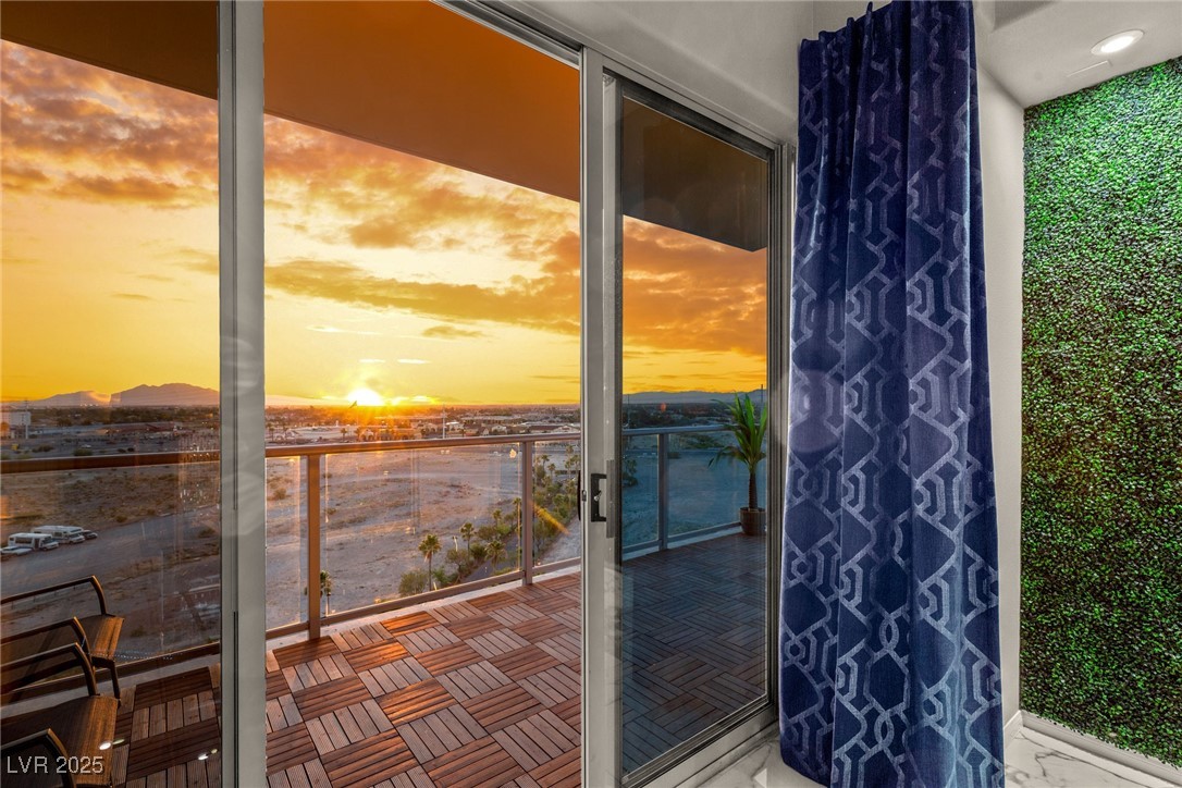 8255 South Las Vegas Boulevard 913