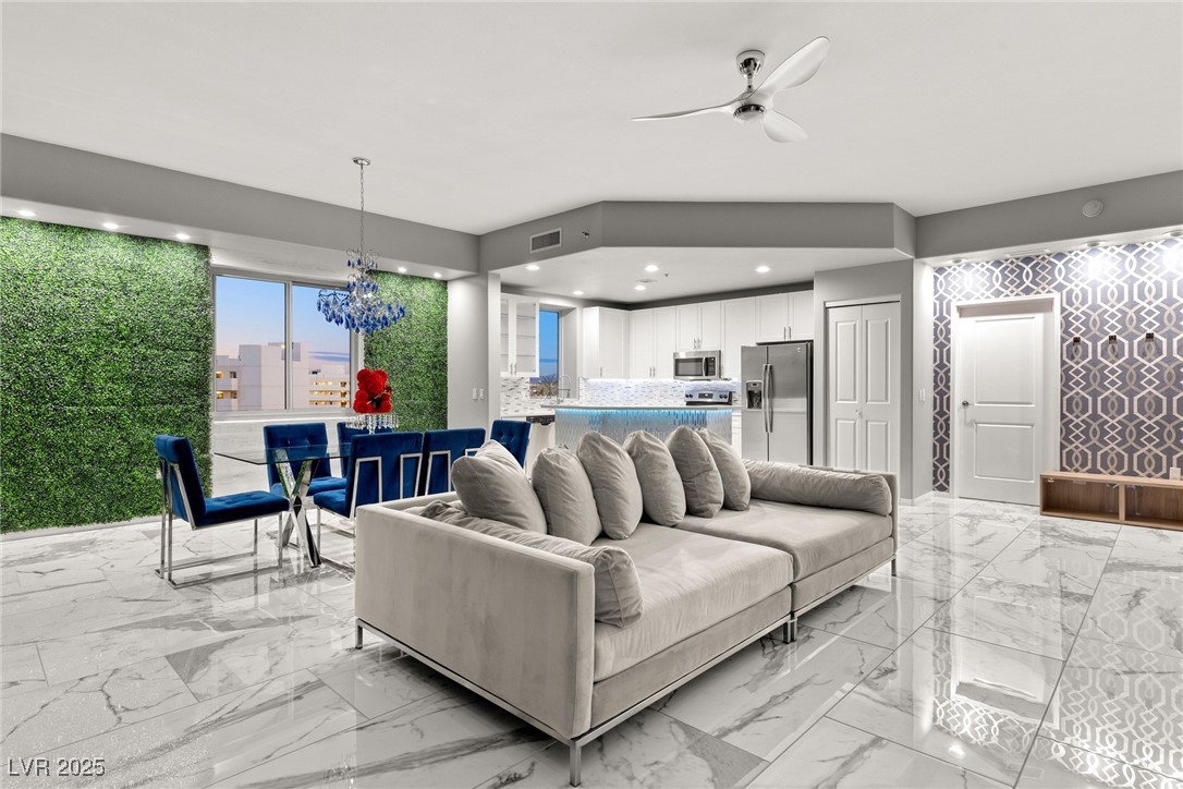 8255 South Las Vegas Boulevard 913