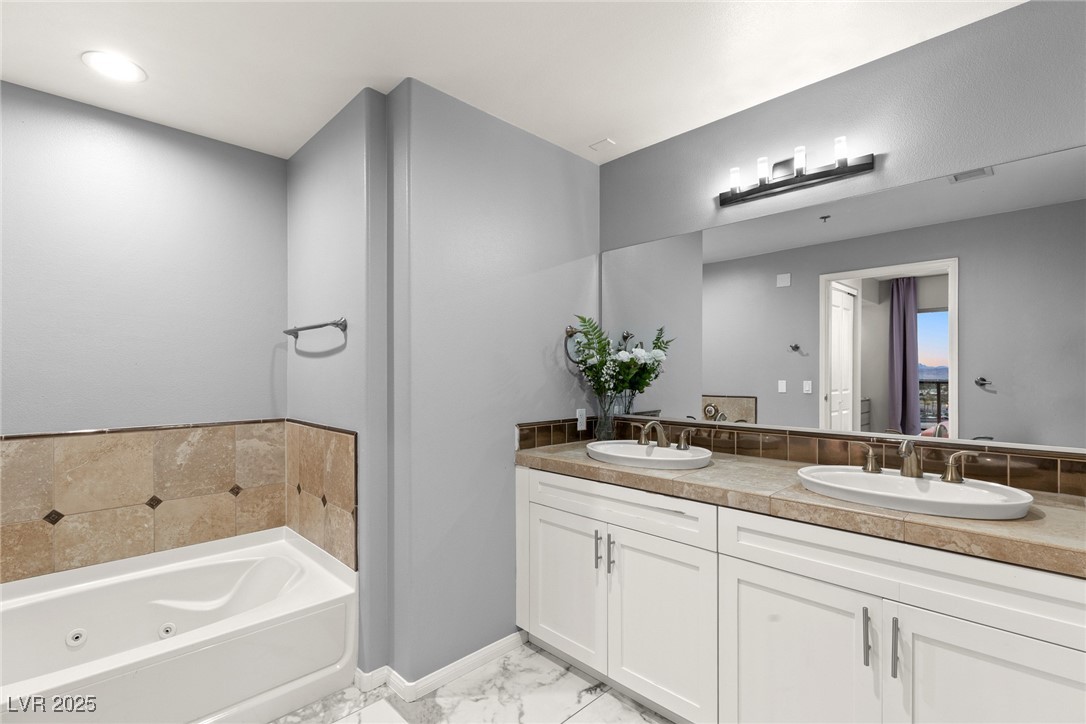 8255 South Las Vegas Boulevard 913