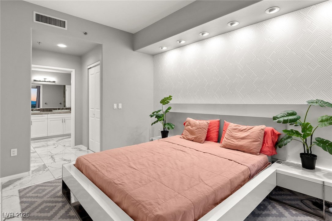 8255 South Las Vegas Boulevard 913