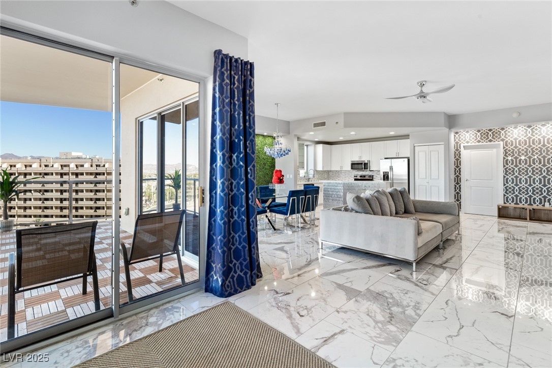 8255 South Las Vegas Boulevard 913