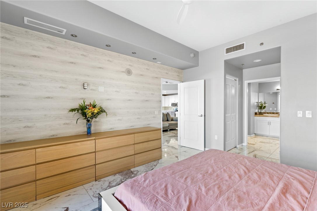 8255 South Las Vegas Boulevard 913